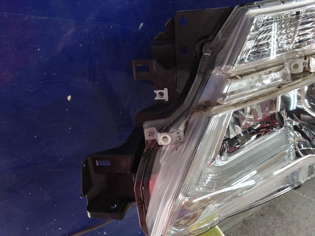 NISSANエルグランド　E52左側 LEDヘッドライト クリアレンズ