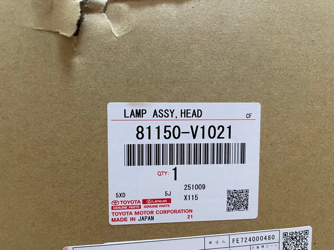 ノア ZWR90W 左　ヘッドランプ　ライト　 V1-1 81150-V1021