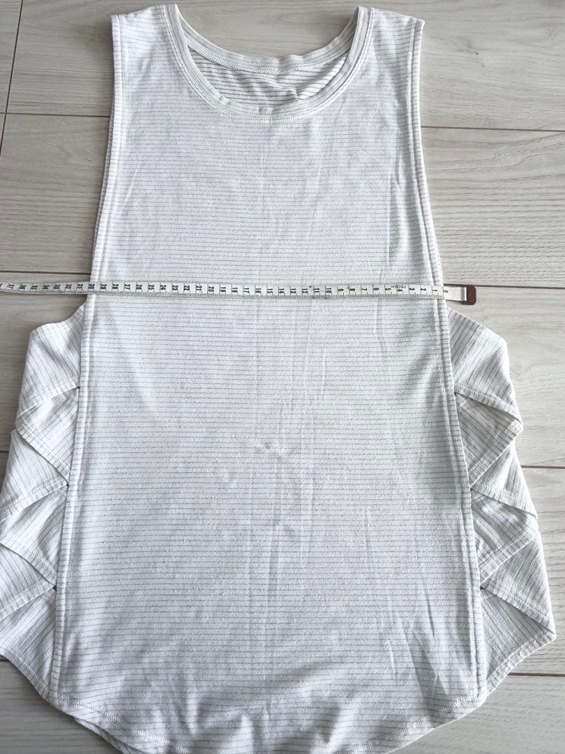 【希少】lululemon ルルレモン タンクトップ サイドクロスデザイン