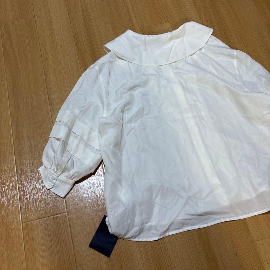 【新品】martinique ビッグカラー タック くるみボタン ブラウス