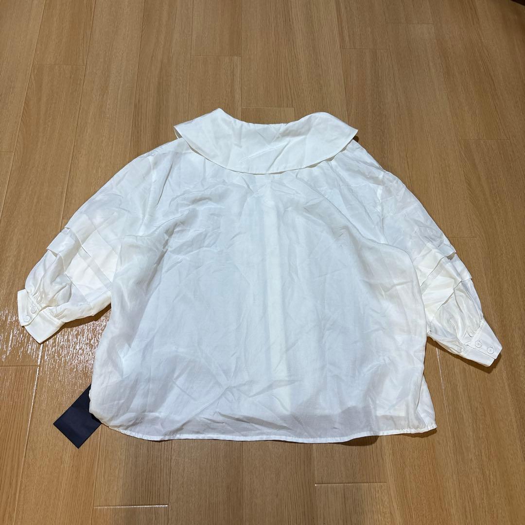 【新品】martinique ビッグカラー タック くるみボタン ブラウス