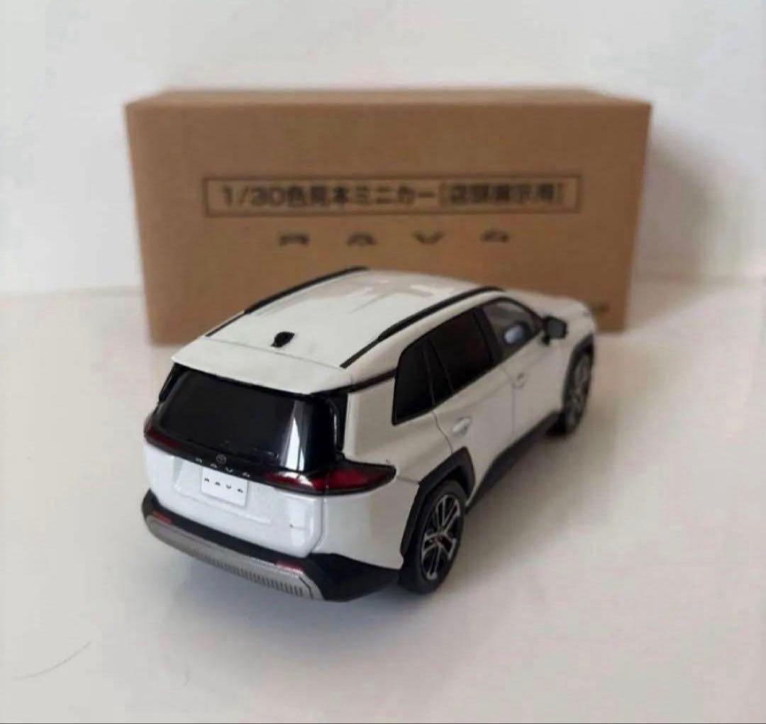 トヨタ 新型RAV4 ミニカー カラーサンプル プラチナホワイトパール【非売品】