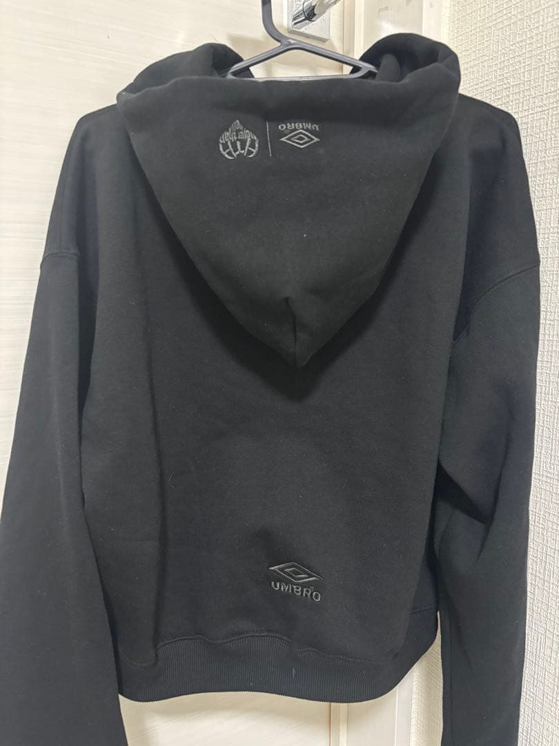 hth×UMBRO ジップパーカー 黒 完売アイテム
