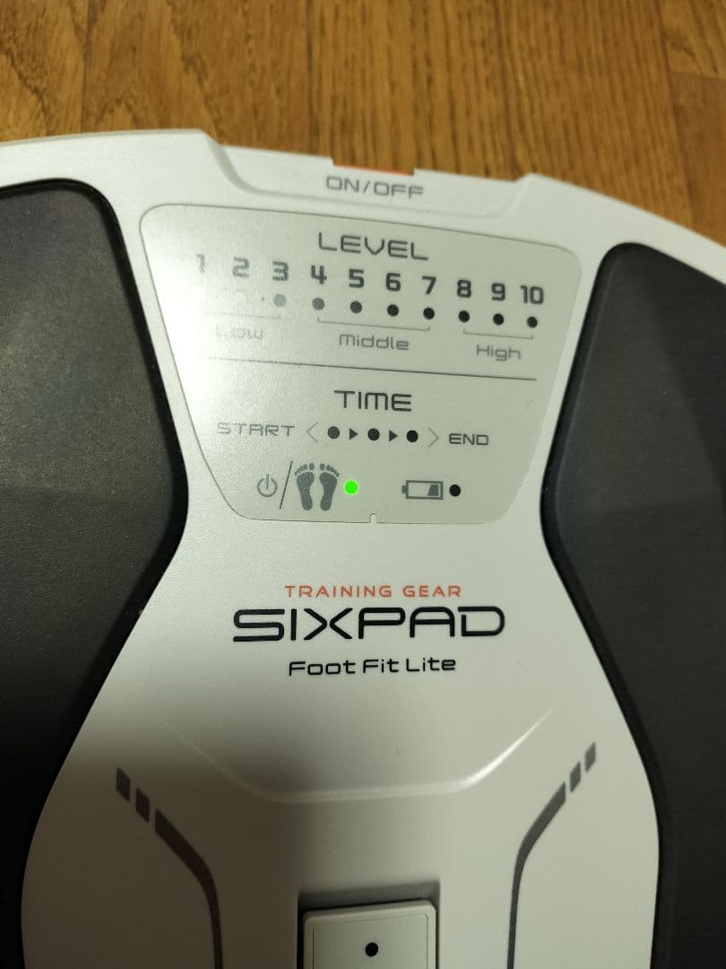 即購入OK　美品　SIXPAD　 フットフィットライト　SE-AH14A