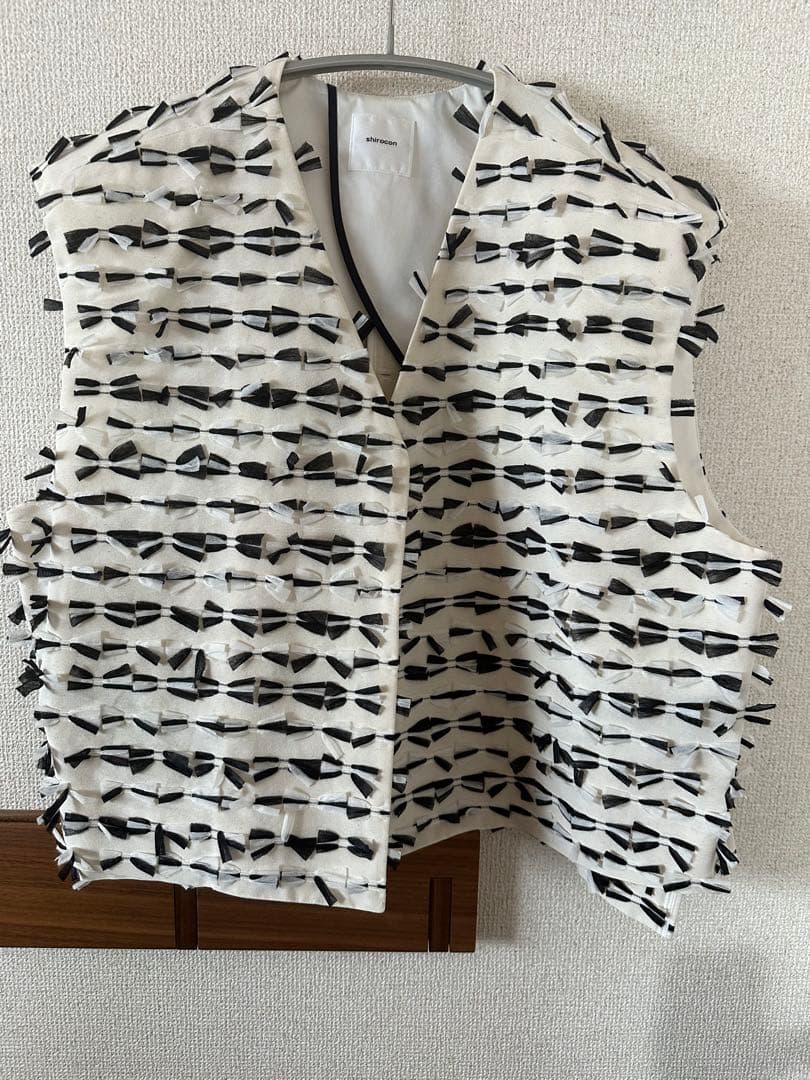 美品　リボンツイードジレ