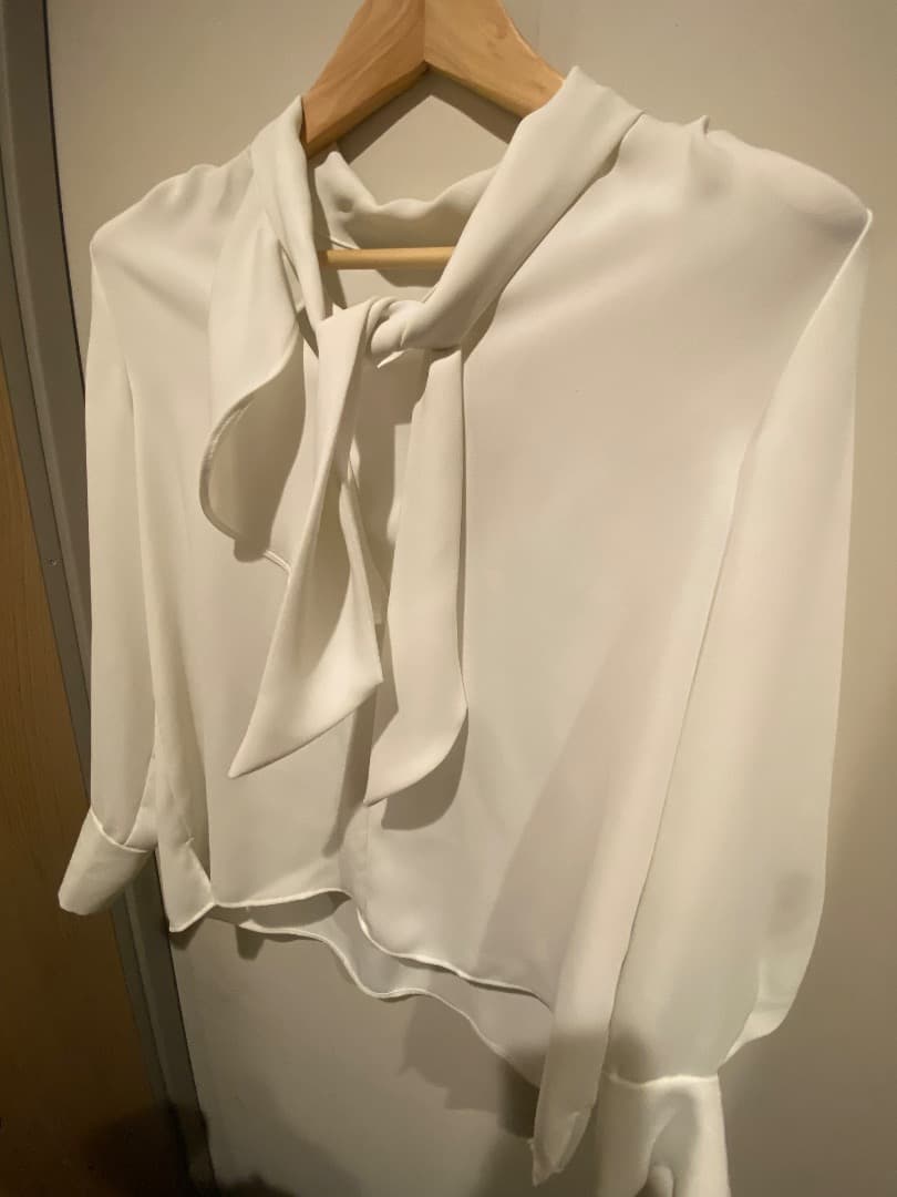 noble アシンメトリーボウタイブラウス ホワイト