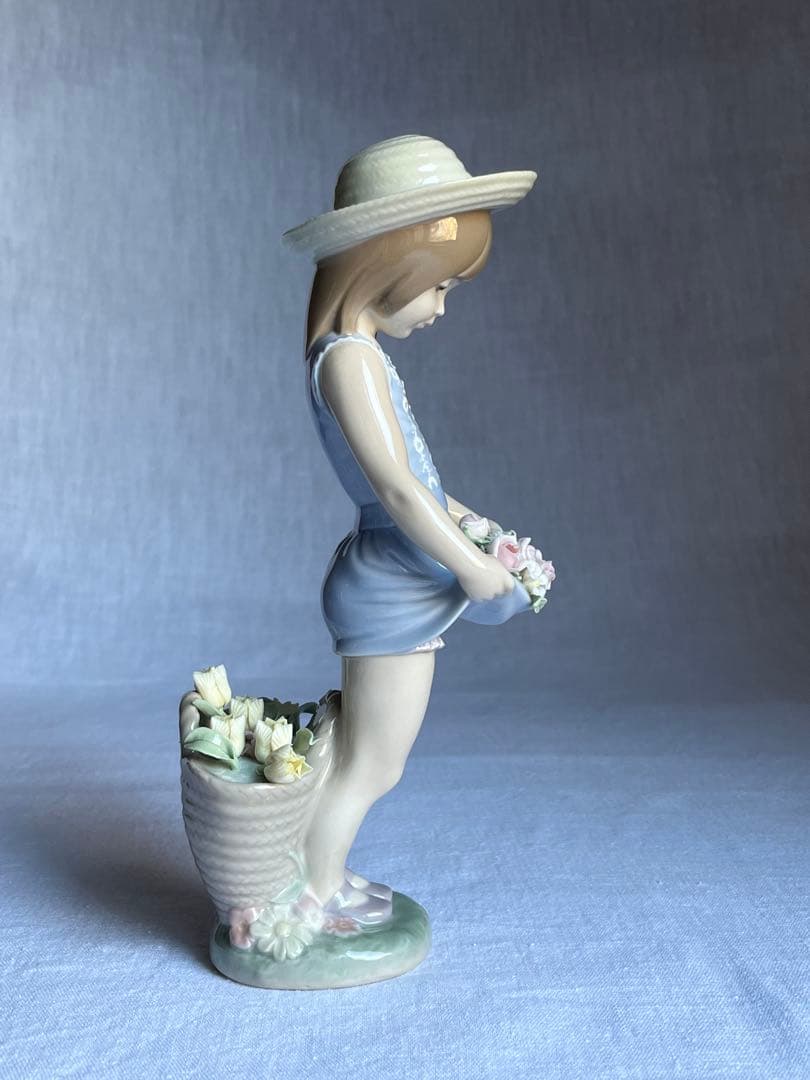 LLADRO フィギュリン　スカートに花いっぱい