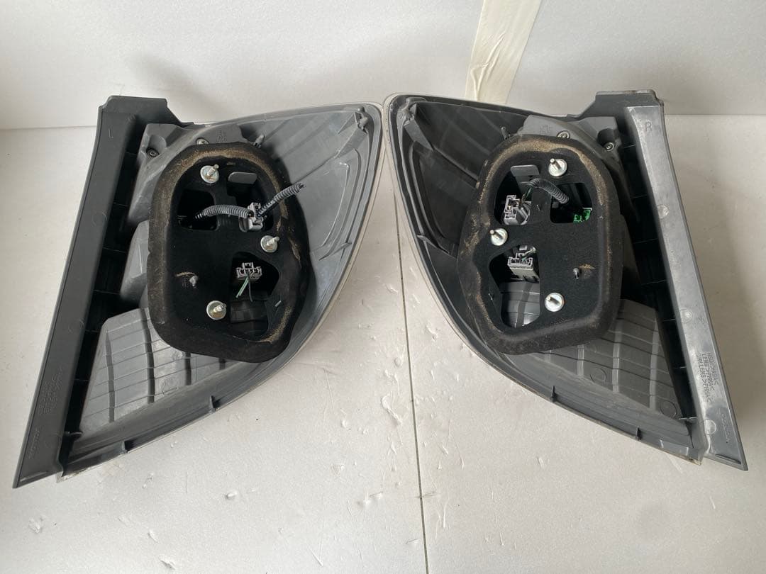 ホンダ フィット ハイブリッド GP1 純正 テールランプ 左右セット LED