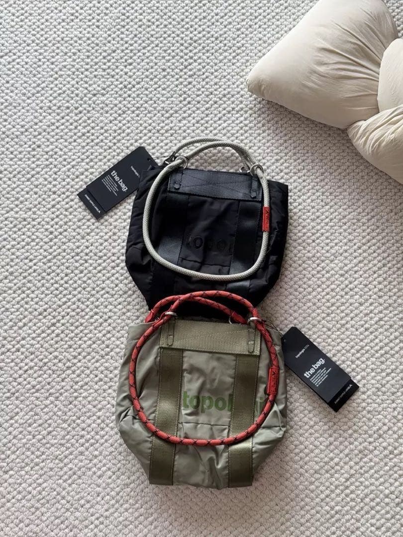topologie Summit Duffle Small 黒　ストラップ付き
