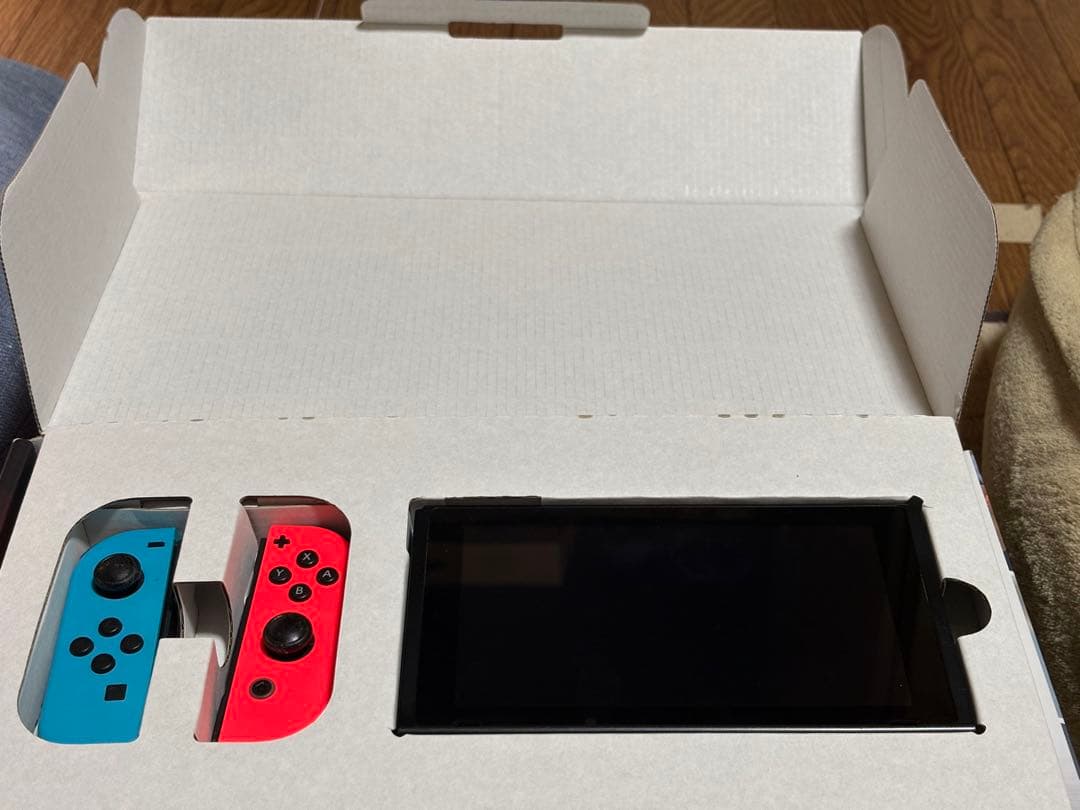 は*や様 Nintendo Switch本体　キャリングケースとソフトスマブラ