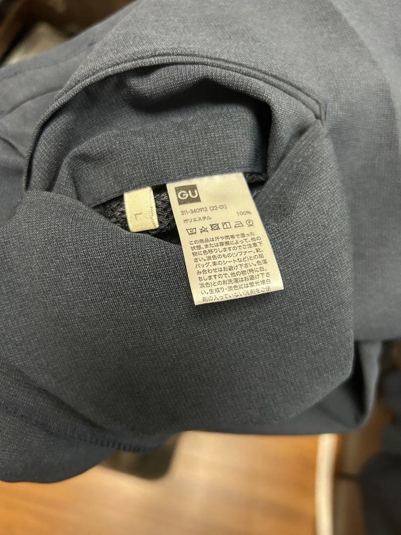 【7000円】GU2着上下スーツセット（グレーとネイビー）