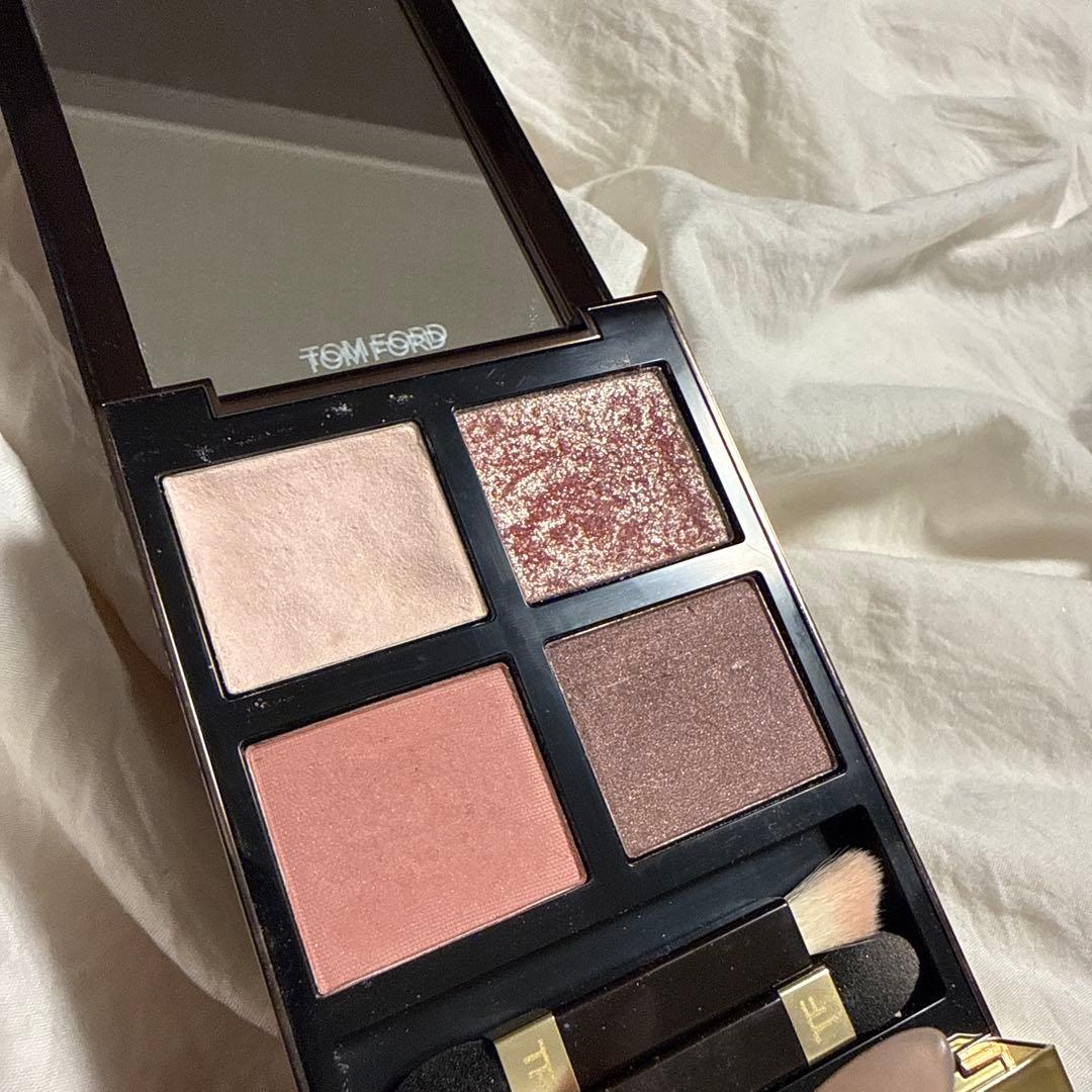 TOM FORD アイカラー クォード インソレント ローズ