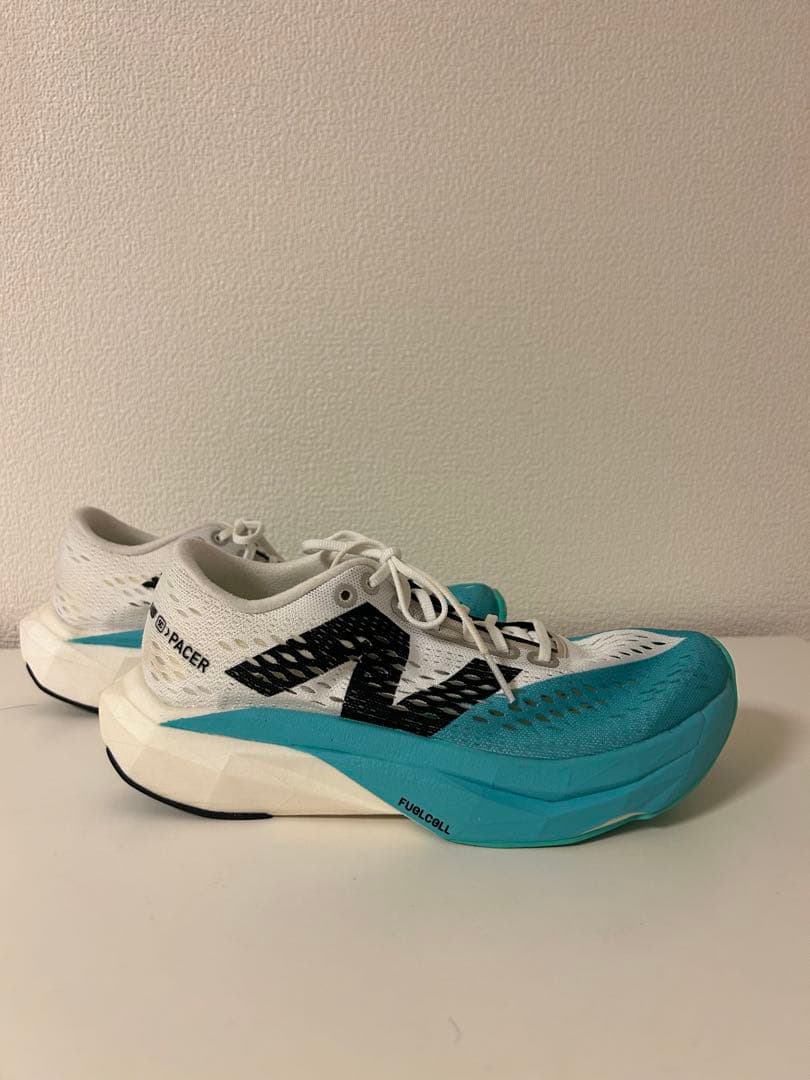 ニューバランスFuelCell SuperComp Pacer v2 LW2