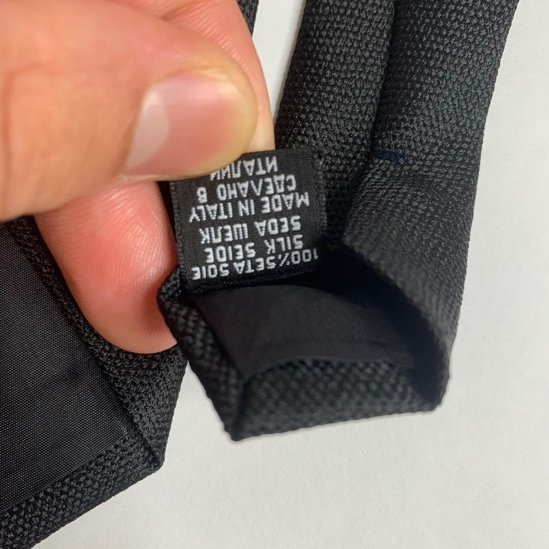 HUGO BOSS 無地系 ソリッド ジャカード シルク100黒 ネクタイ