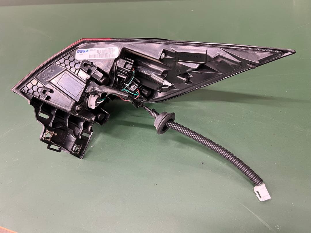 トヨタ RAV4 テールランプ us仕様北米仕様