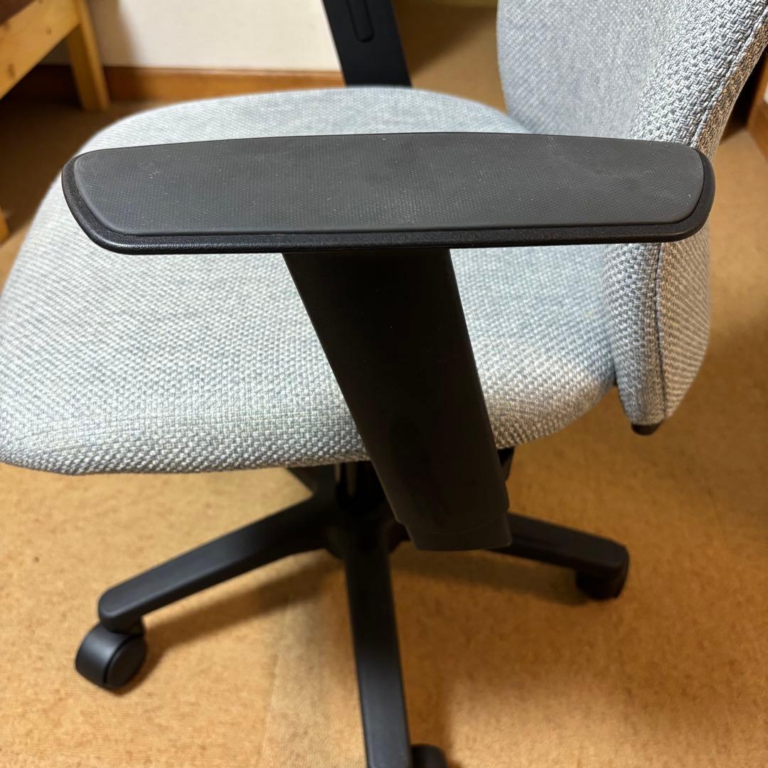 オカムラ　椅子　ノーム　norm 可動肘掛け付き
