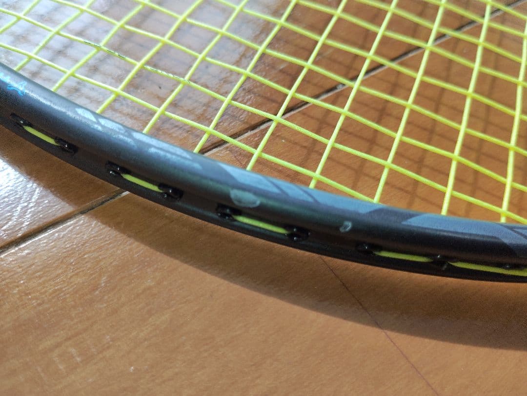 YONEX ボルトリックZフォース2 4UG5
