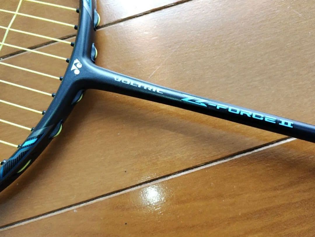 YONEX ボルトリックZフォース2 4UG5
