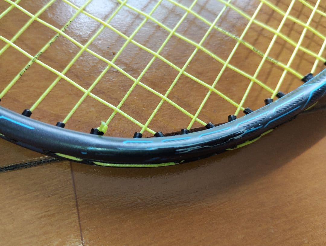 YONEX ボルトリックZフォース2 4UG5
