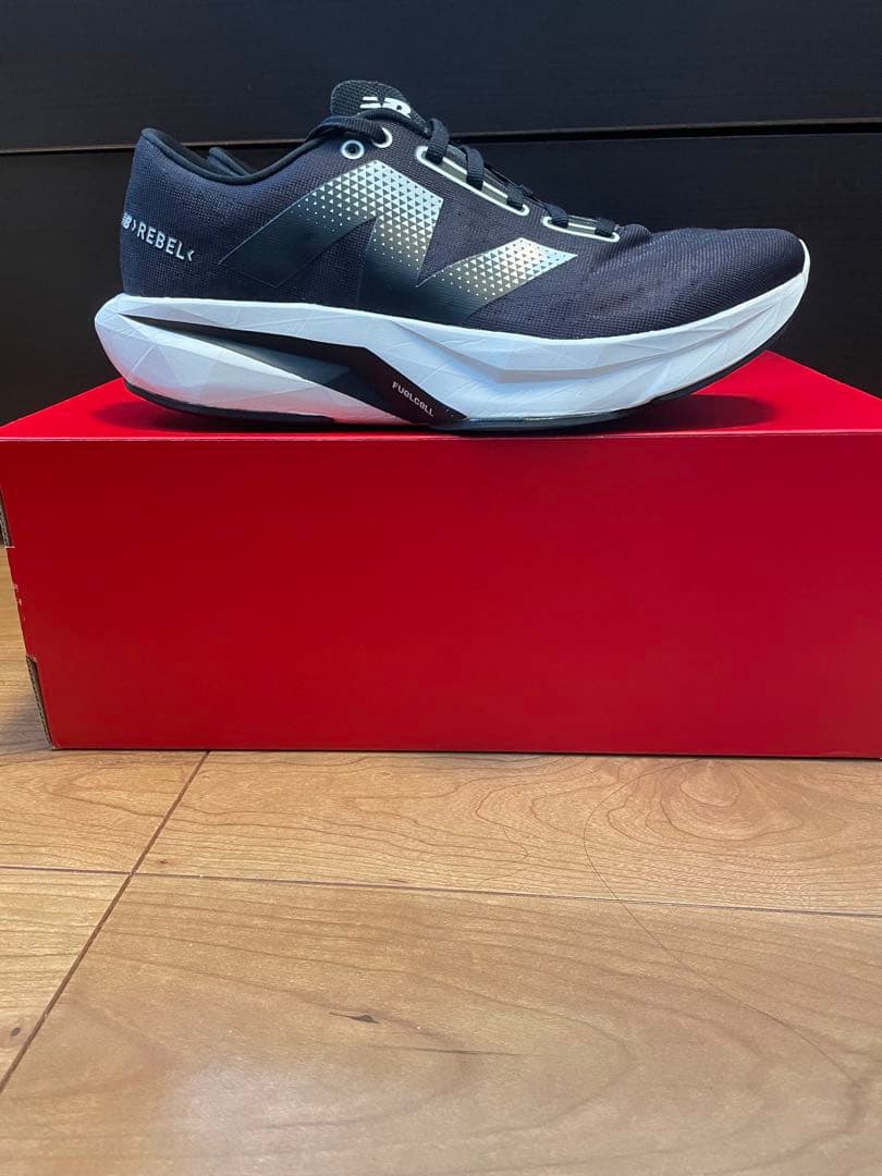 ニューバランス FuelCell Rebel v4 26.5cm