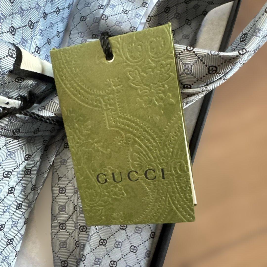 ［新品未使用箱入り］GUCCI グレー 幾何学模様 ネクタイ