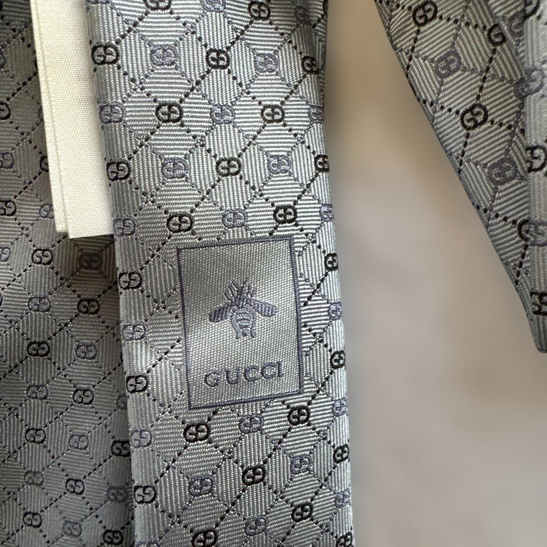 ［新品未使用箱入り］GUCCI グレー 幾何学模様 ネクタイ
