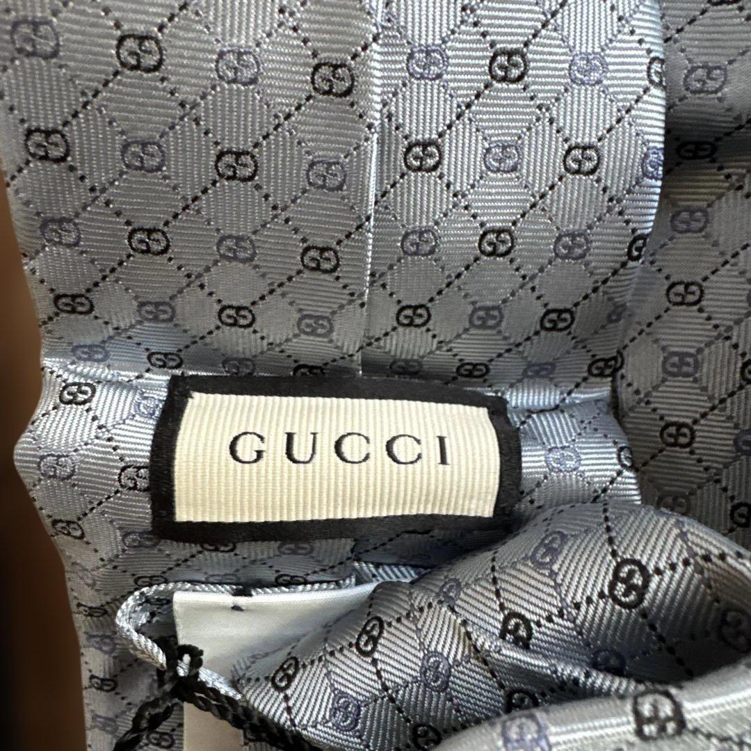 ［新品未使用箱入り］GUCCI グレー 幾何学模様 ネクタイ