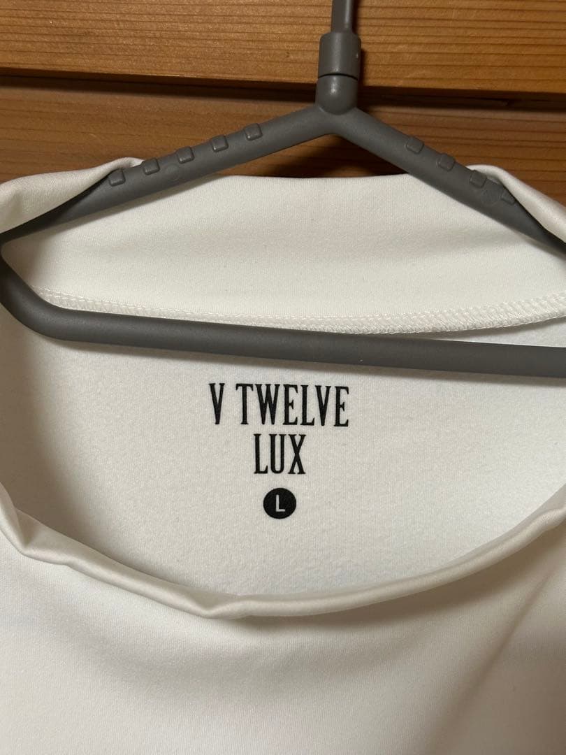 V12 LUX ホワイト/ブラック モックネック長袖シャツ