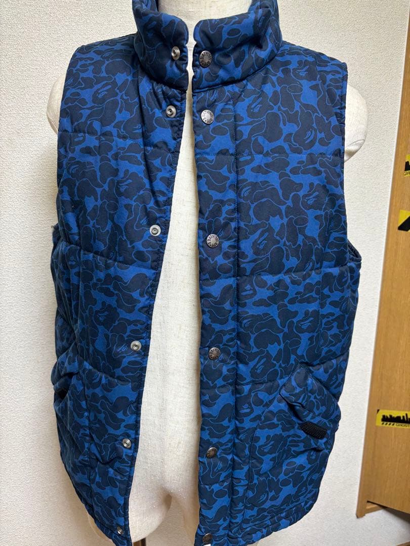 A BATHING APE ダウンベスト ネイビー/カモフラージュ中古