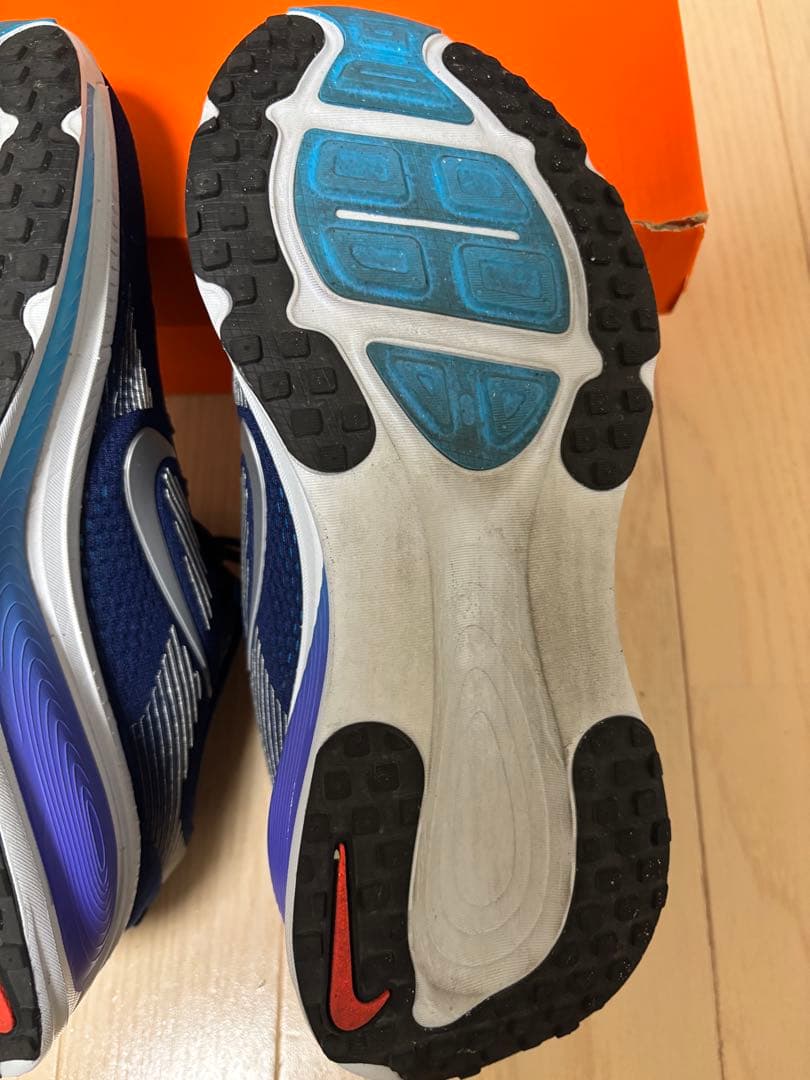 Nike Vomero18のネイビーランニングシューズ　26.5cm