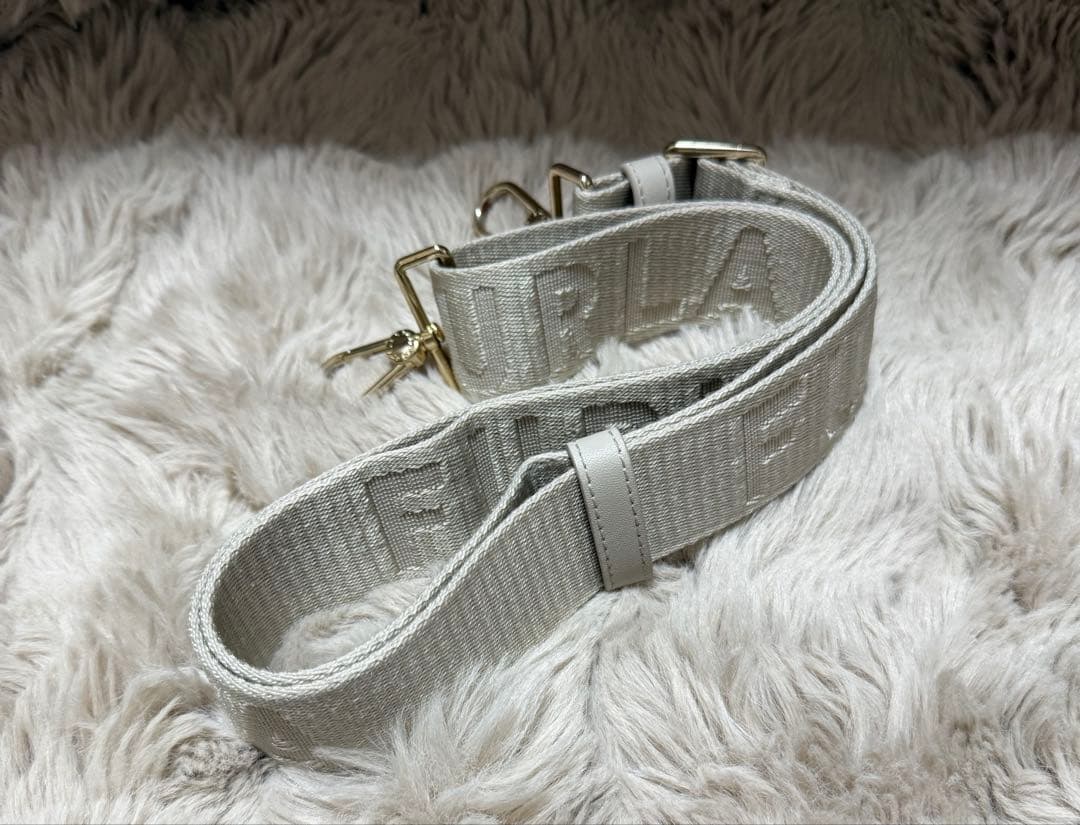 最終値下げ　FURLA フルラ　ベージュ　ナイロン ショルダーストラップ