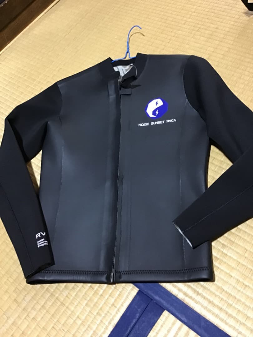 Mサイズ。日本未発売のRVCA NOISE SUNSET タッパー