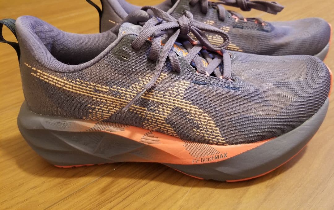 まさ asics NOVABLAST 5ランニングシューズ 23.0 E