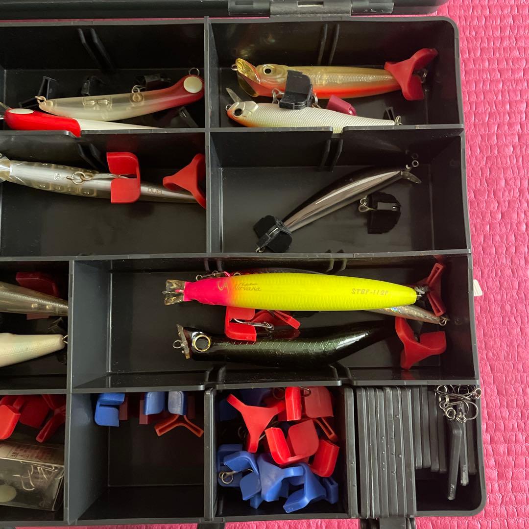 【中古】【全部で約35個】釣り用ルアー透明ケース入