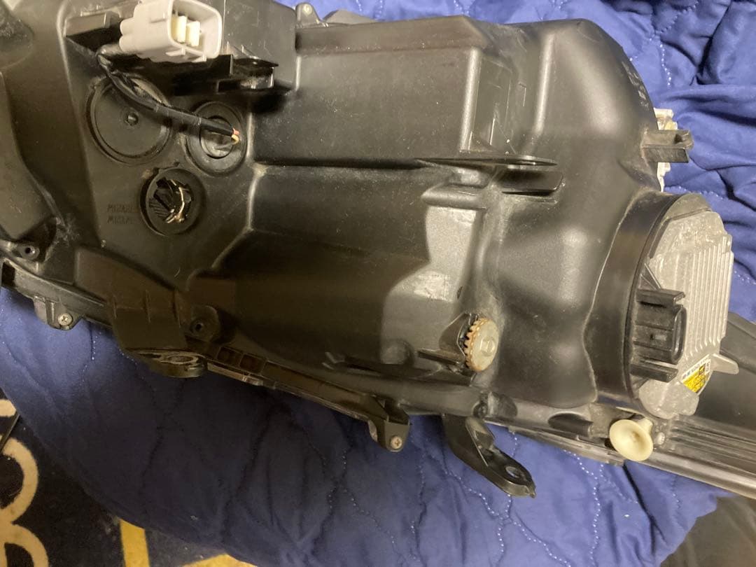 クラウンアスリートaws 210前期　純正左ヘッドライトKOITO Ｅマーク