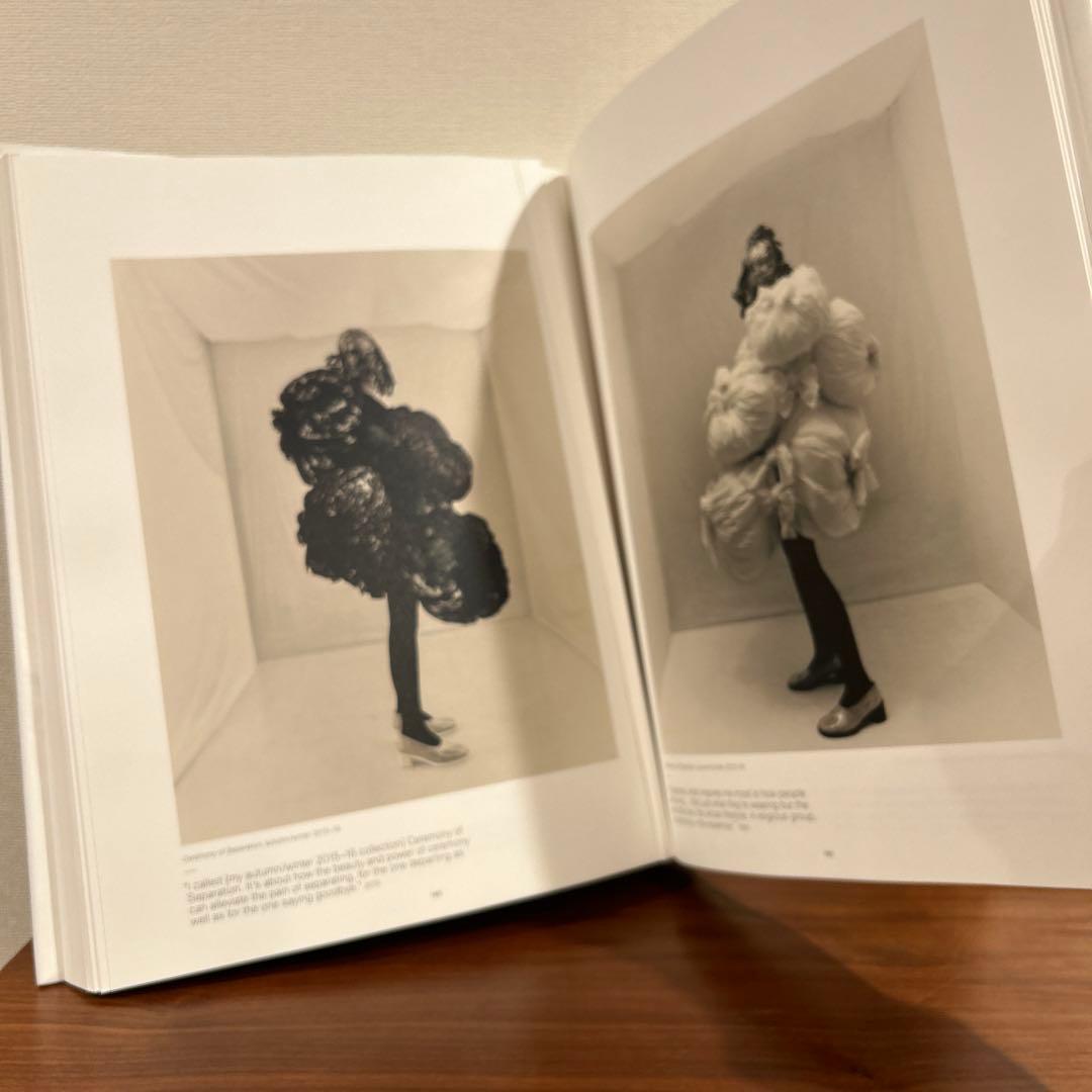 REIKAWAKUBOCOMMEdesGARÇONSアートブックコムデMET美術