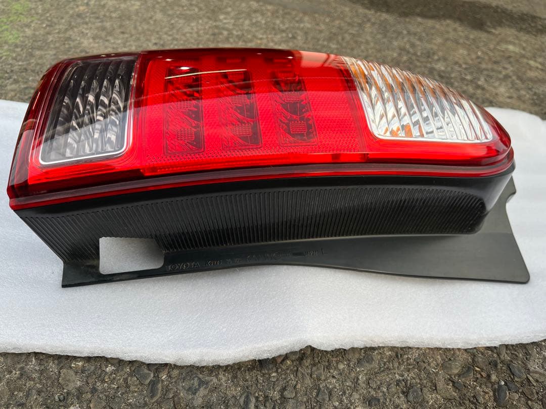 【美品】215 ハイラックスサーフ 後期 純正LEDテールランプ 左(助手席側)
