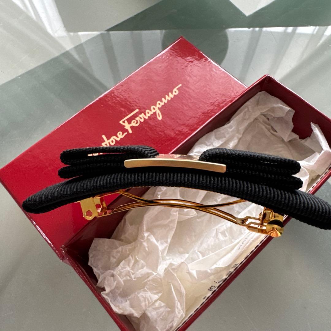Salvatore Ferragamo ブラックヘアクリップ