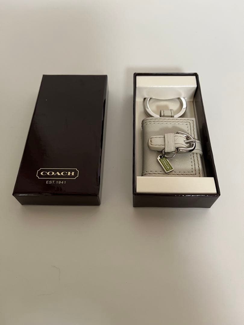 COACH ライトグレー キーケース