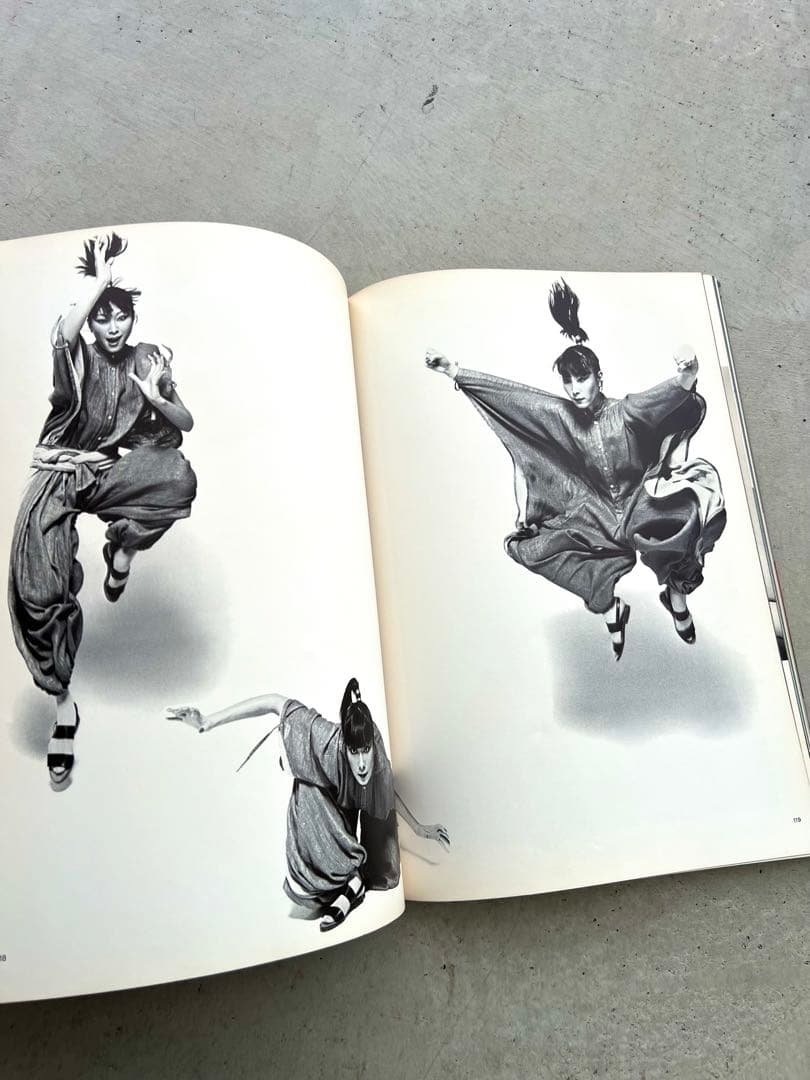 ISSEY MIYAKE　East Meets West　三宅一生の発想と展開