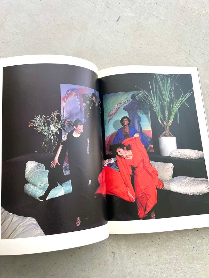 ISSEY MIYAKE　East Meets West　三宅一生の発想と展開