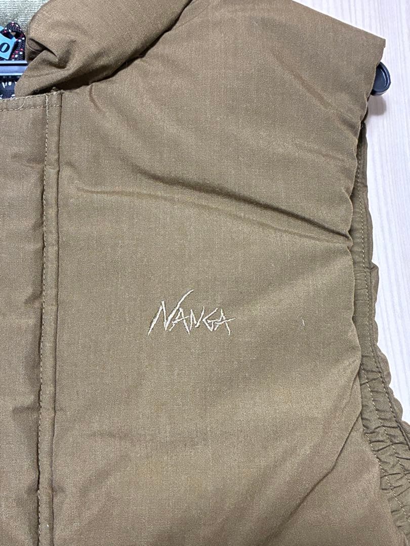 NANGA ダウンベスト コヨーテ色