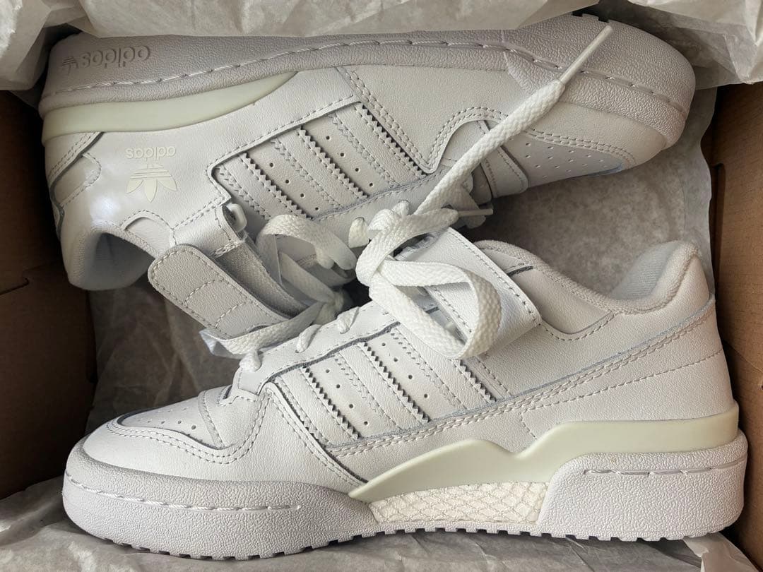 adidas バスケットボールシューズ ホワイト
