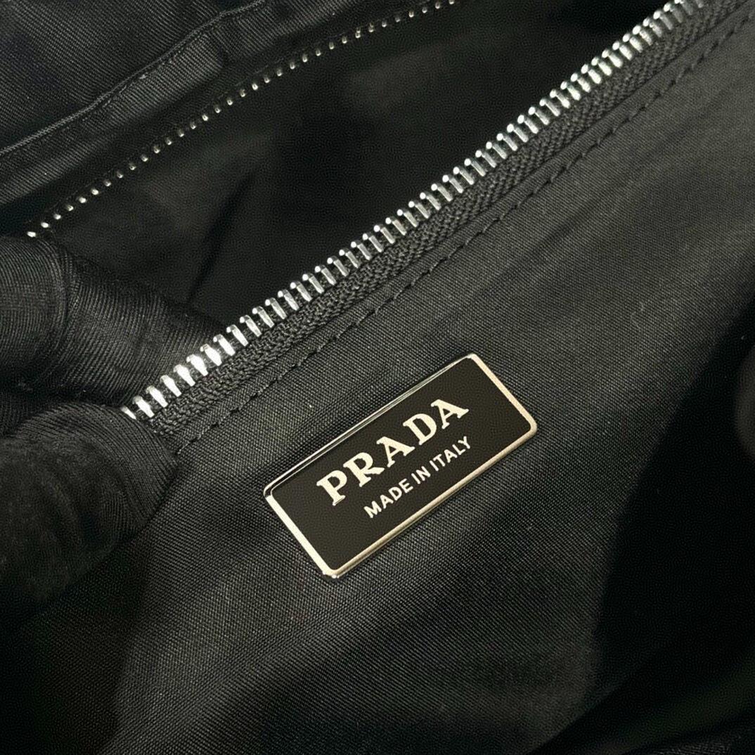 PRADA ブラック ハンドバッグ 2way 三角 Re-Nylon