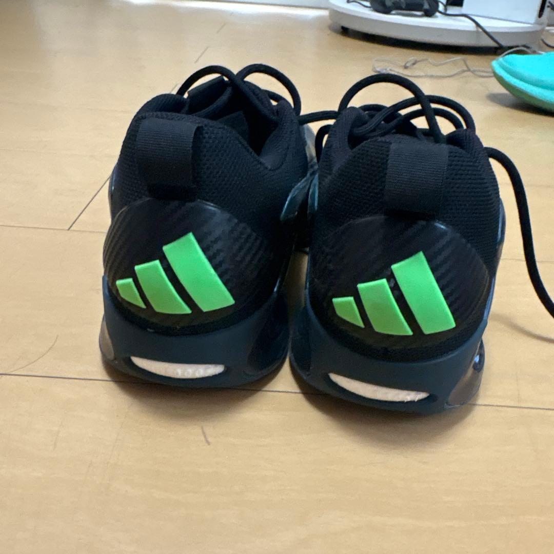 adidas バスケットボールシューズ ブラック/ブルー