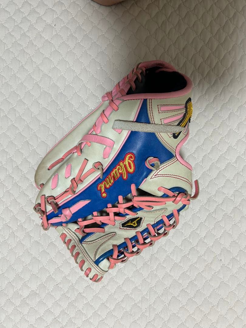 軟式野球外野手用グローブ 青と白とピンク