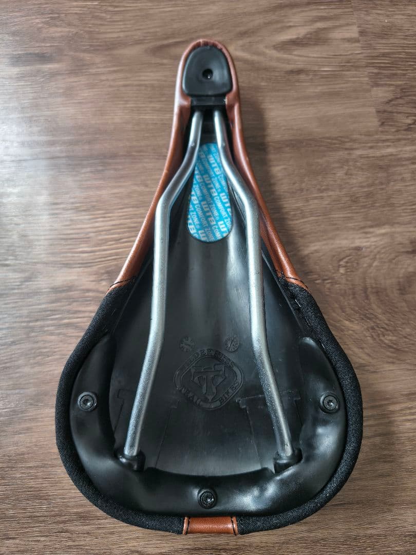 PURE V サドル　BL special (brown)