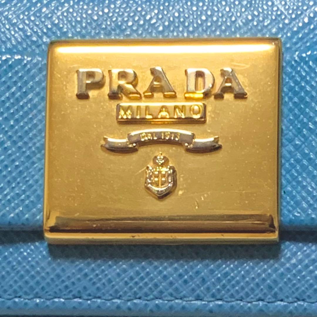 美品！プラダ　キーケース　ゴールド金具ブルー系　リボン型