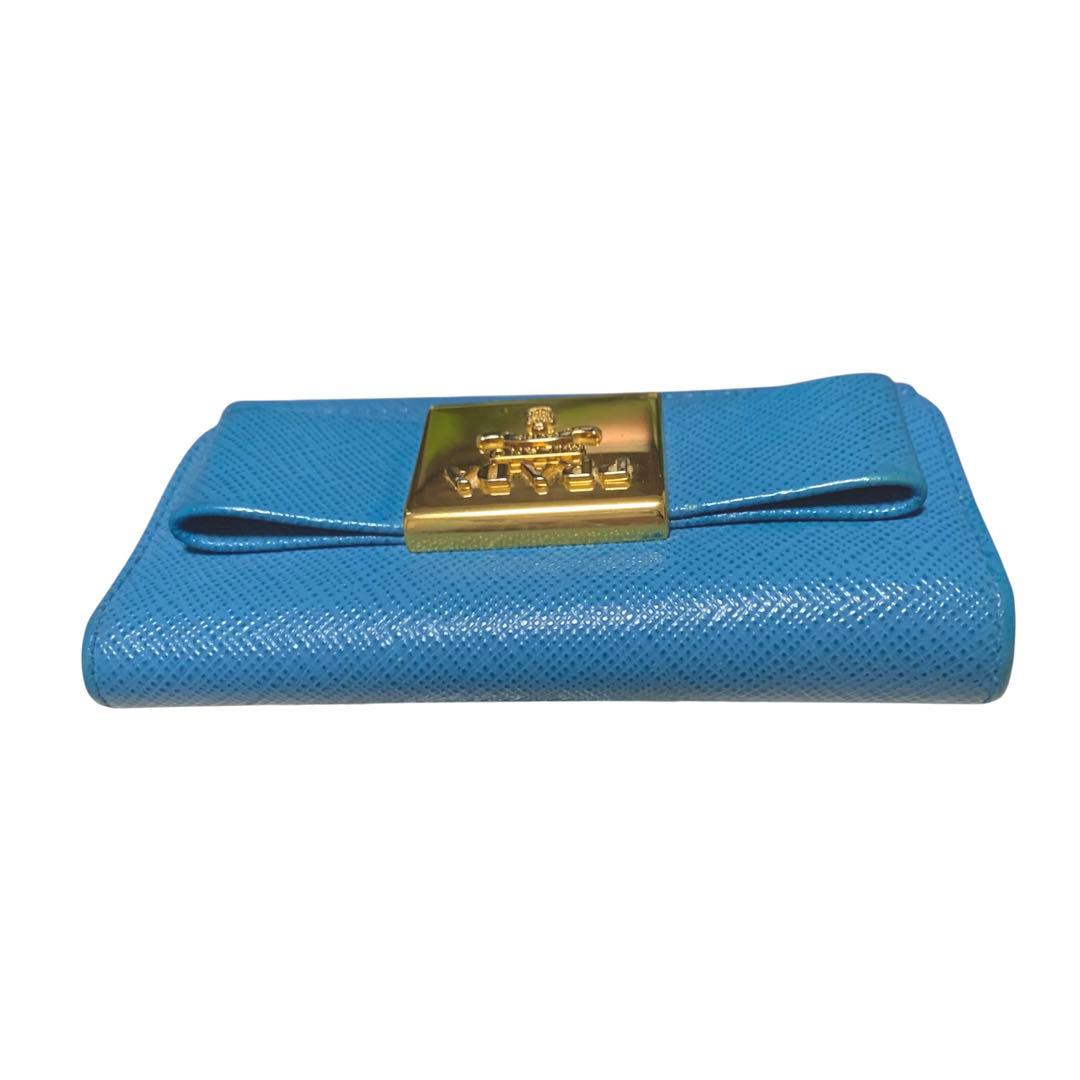 美品！プラダ　キーケース　ゴールド金具ブルー系　リボン型