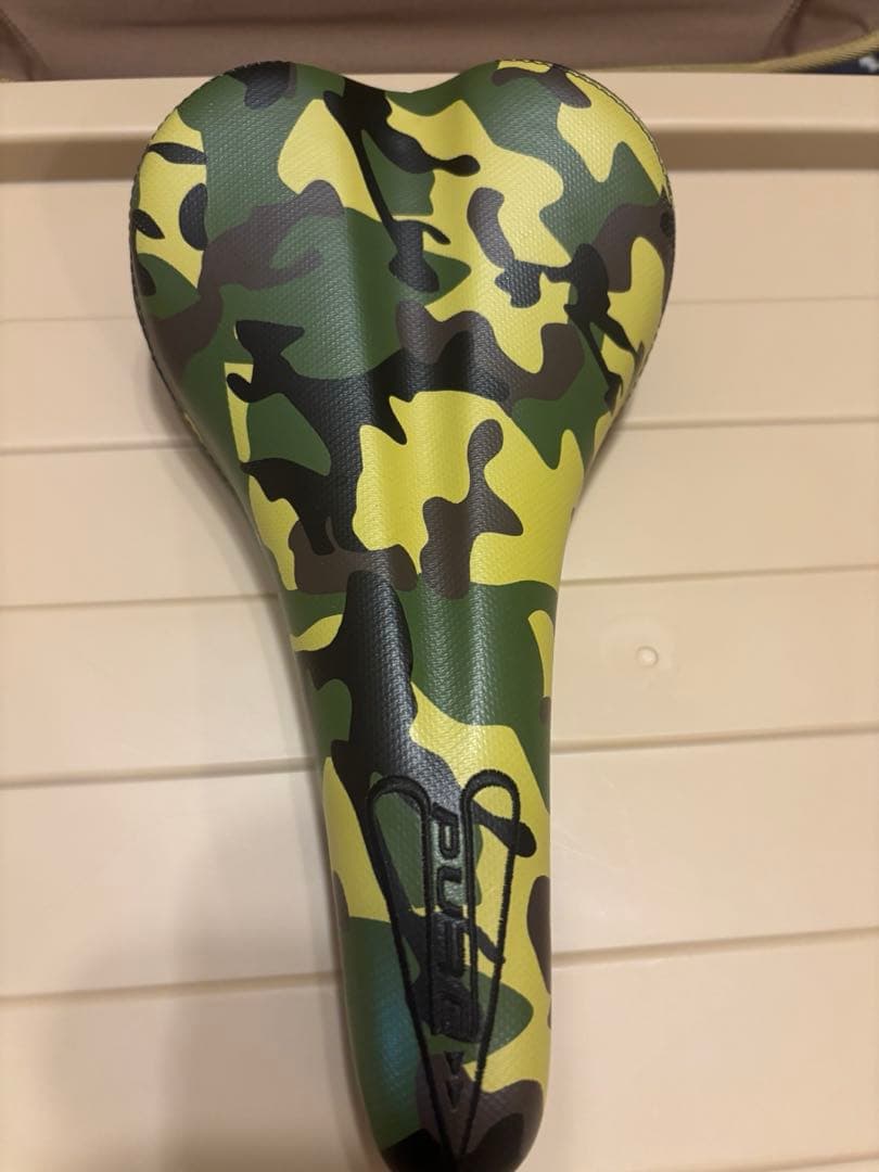 pure V race saddle BL special（camo）